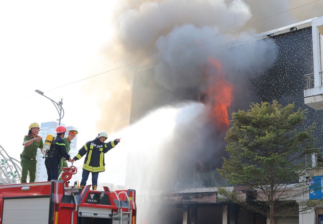 Đà Nẵng: Cháy lớn tại vũ trường Trung tâm thành phố