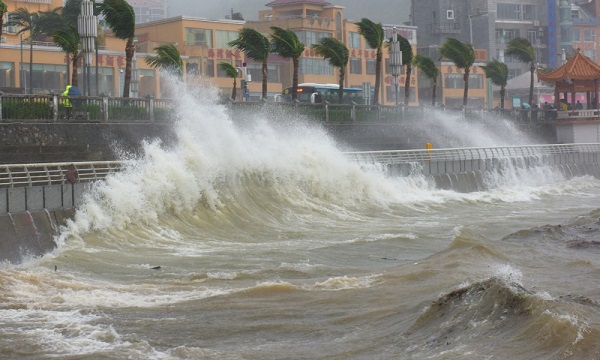 Bão số 5 có khả năng mạnh thêm, siêu bão Mangkhut hướng Bắc Biển Đông