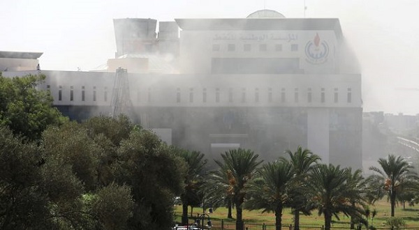 IS thừa nhận gây ra vụ tấn công trụ sở tập đoàn dầu mỏ quốc gia Libya - Hình 1