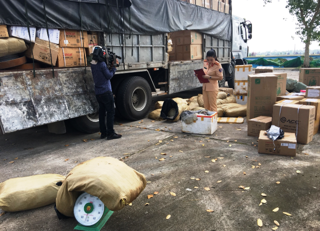 Thanh Hóa: Bắt giữ 1,2 tấn thực phẩm ôi thiu đang đưa đi tiêu thụ