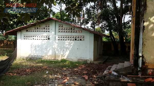 Vĩnh Phúc: Khốn khổ vì trường có 5 khu vệ sinh nhưng không thể sử dụng - Hình 1