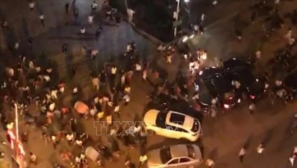 Thương vong tăng trong vụ lao xe vào đám đông ở Trung Quốc - Hình 1