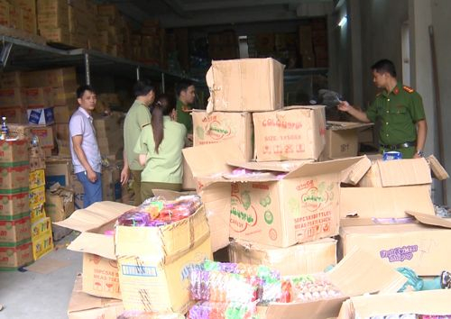 Thanh Hóa: Gần 1 tấn hàng hóa không rõ nguồn gốc bị thu giữ