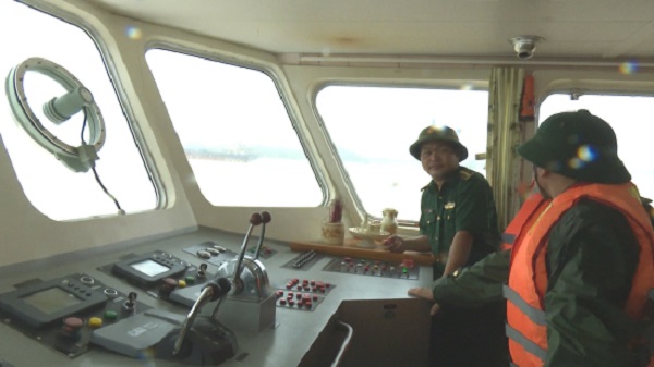 BĐBP Nghệ An: Tổ chức cứu hộ tàu cá và 17 thuyền viên gặp nạn trên biển - Hình 1