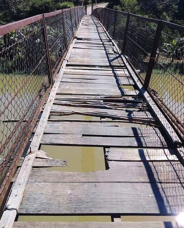 Kon Tum: 4 chủ tịch huyện bị phê bình vì chưa bố trí việc sửa chữa cầu treo.