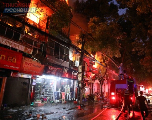 Hà Nội: Cháy lớn gần Bệnh viện Nhi Trung ương - Hình 3