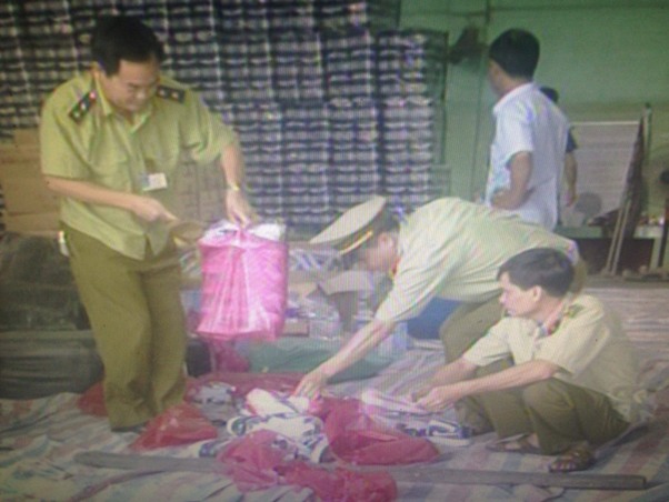 Chi cục QLTT tỉnh Bắc Giang xử lý, tiêu hủy lượng lớn hàng hóa vi phạm