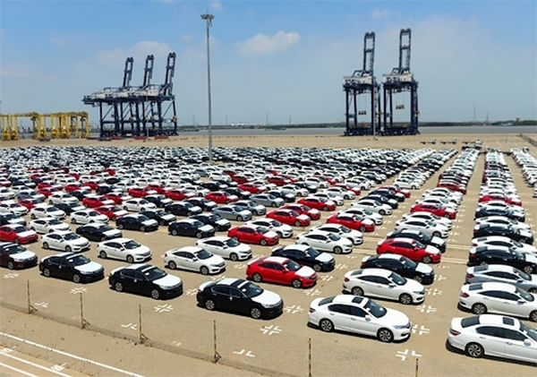 Trong một tuần, Việt Nam nhập khẩu gần 2.000 chiếc xe ô tô - Hình 1