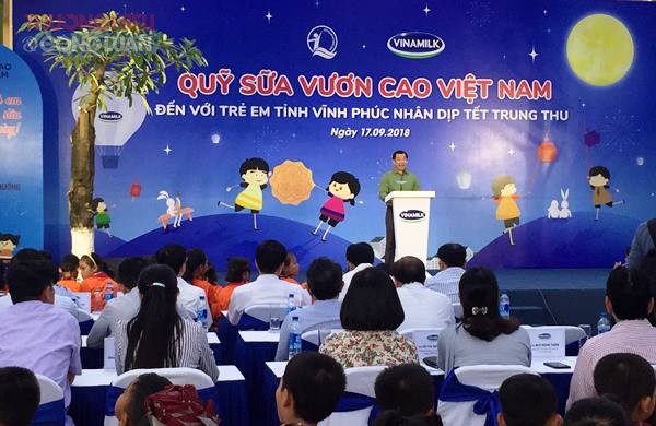 Vinamilk và Quỹ sữa Vươn Cao Việt Nam trao 66.000 ly sữa cho trẻ em tỉnh Vĩnh Phúc - Hình 4