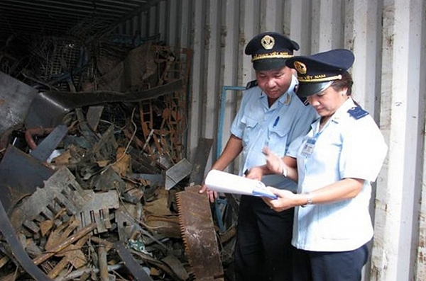 Buộc tái xuất các lô hàng lợi dụng nhập khẩu phế liệu để đưa chất thải vào Việt Nam