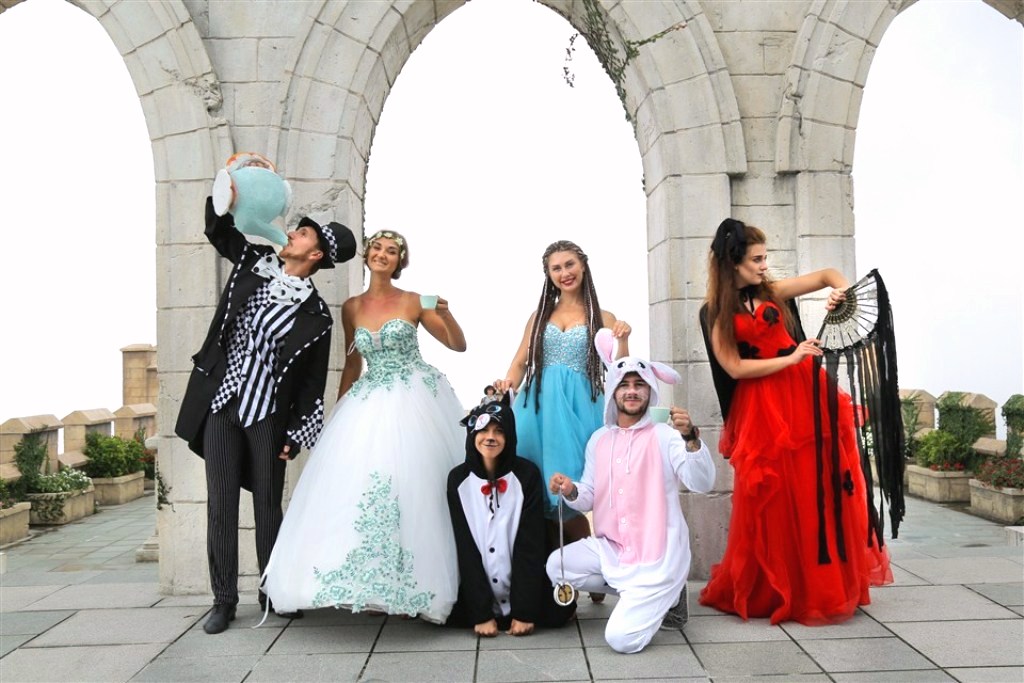 Đà Nẵng: "Xứ sở Cầu Vàng" mùa Halloween để hội ngộ