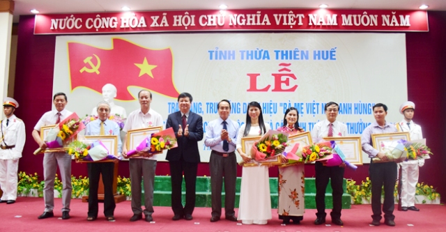 Huế: Tôn vinh 21 bà mẹ Việt Nam Anh hùng - Hình 2