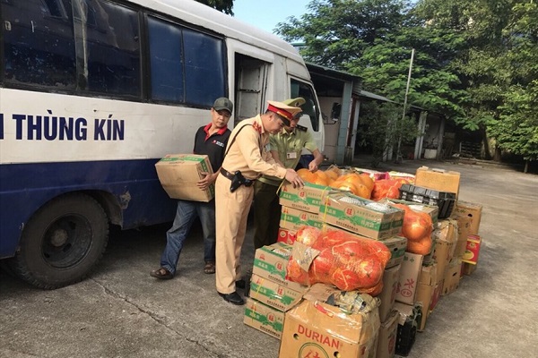 Phát hiện hơn 2 tấn hoa quả Trung Quốc nhập lậu vào Việt Nam - Hình 1