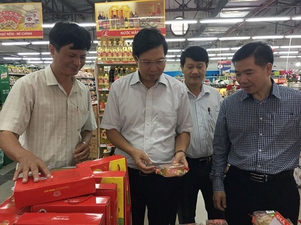 Phát hiện nhiều vi phạm tại khu sản xuất thức ăn nhanh của Siêu thị Lan Chi - Sơn Tây