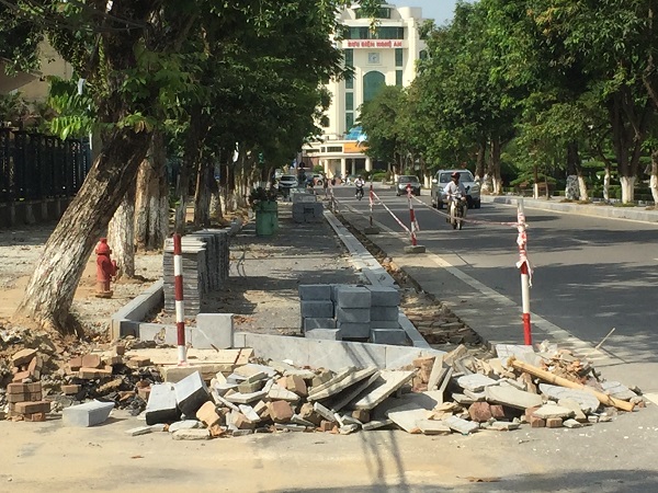 Sở Xây dựng Nghệ An: UBND TP. Vinh chưa nhận thức đầy đủ các vi phạm trong dự án cải tạo vỉa hè