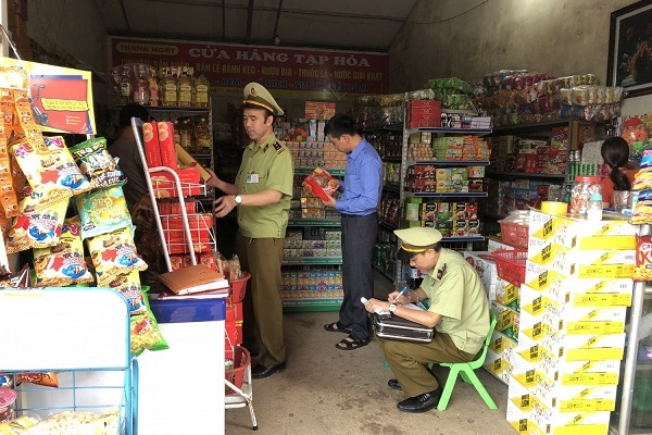 QLTT Lạng Sơn: tăng cường kiểm tra các cơ sở kinh doanh hàng hóa phụ vụ Tết trung thu