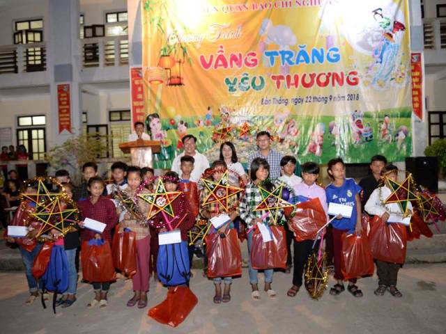 Nghệ An: Đem Trung thu đến với hơn 700 trẻ em tại xã nghèo miền biên ải