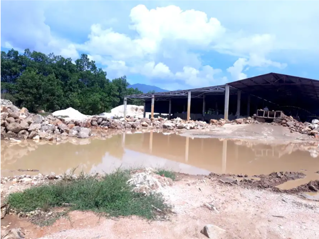 Quảng Nam: Nhà máy chế biến đá xả thải gây ô nhiễm môi trường nặng - Hình 2