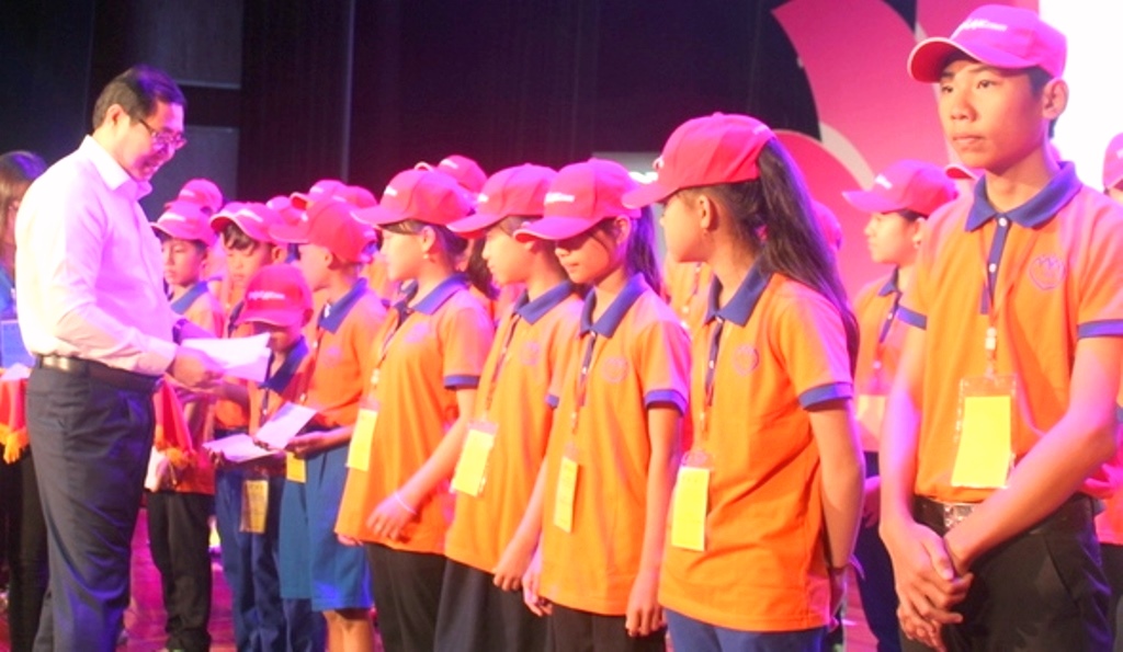 Đà Nẵng: Trao 300 phần quà cho trẻ em có hoàn cảnh khó khăn