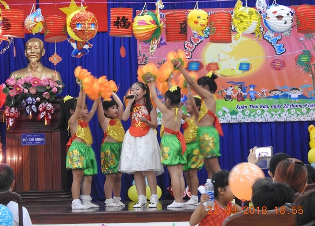 Báo Thương hiệu và Công luận tổ chức trao 200 phần quà Tết trung thu cho trẻ em nghèo