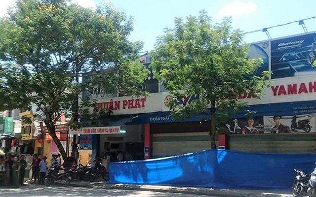 Phát hiện vật thể nghi là mìn đặt trước cửa hàng xe máy