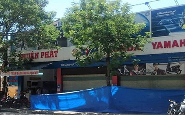 Vật thể nghi là mìn đặt trước cửa hàng xe máy là giả