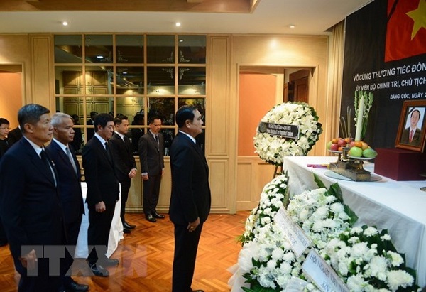 Thủ tướng Thái Lan đến Đại sứ quán Việt Nam tại Bangkok viếng Chủ tịch nước Trần Đại Quang - Hình 2