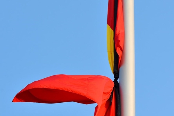 Cách treo cờ rủ đúng quy định trong Lễ Quốc tang Chủ tịch nước - Hình 1