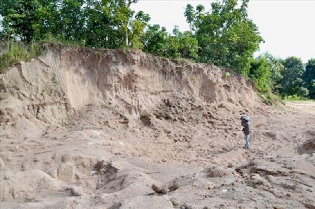 An Giang: Báo động tình trạng khai thác cát núi trái phép