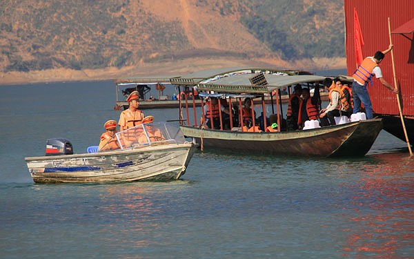 Bãi bỏ, bổ sung một số điều kiện kinh doanh trong lĩnh vực đường thủy nội địa