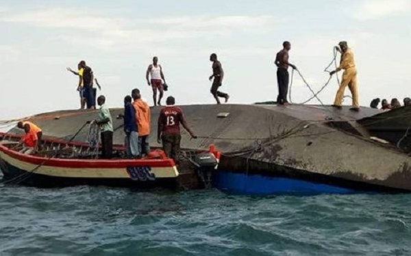 Quyền Chủ tịch nước gửi điện chia buồn về tai nạn lật phà tại Tanzania - Hình 1