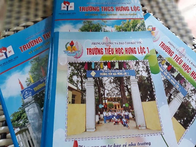 Huyện Hậu Lộc (Thanh Hóa): Có hay không HS bị “ép” mua sách in tên, hình ảnh của trường?