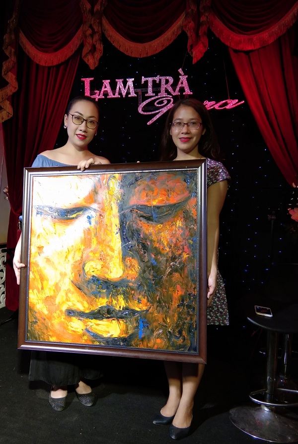 Ca sỹ Hiền Anh tặng Quỹ Mottainai "Trao yêu thương - Nhận hạnh phúc" 2018 bức tranh đức Phật