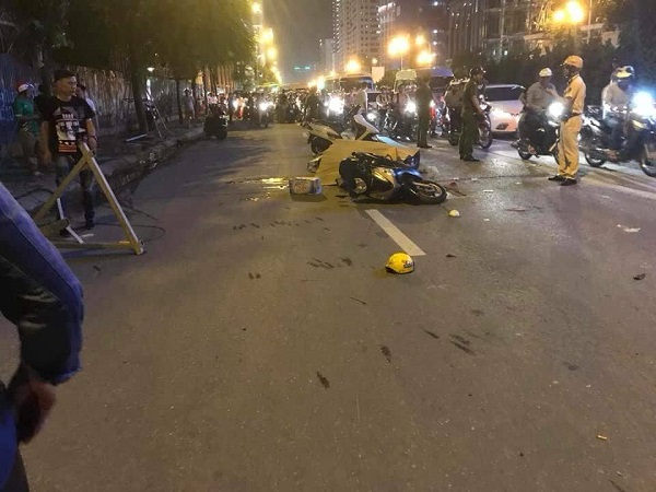 Hà Nội: Rơi giàn giáo trên đường Lê Văn Lương khiến 1 người tử vong