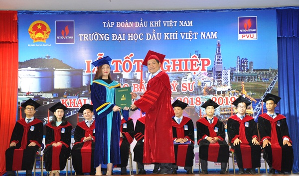 Trường Đại học Dầu khí Việt Nam tổ chức lễ tốt nghiệp và khai giảng năm học mới