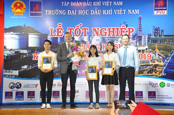 Trường Đại học Dầu khí Việt Nam tổ chức lễ tốt nghiệp và khai giảng năm học mới - Hình 2