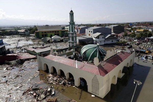 Số người chết trong vụ động đất-sóng thần tại Indonesia tăng vọt lên 832 người - Hình 1