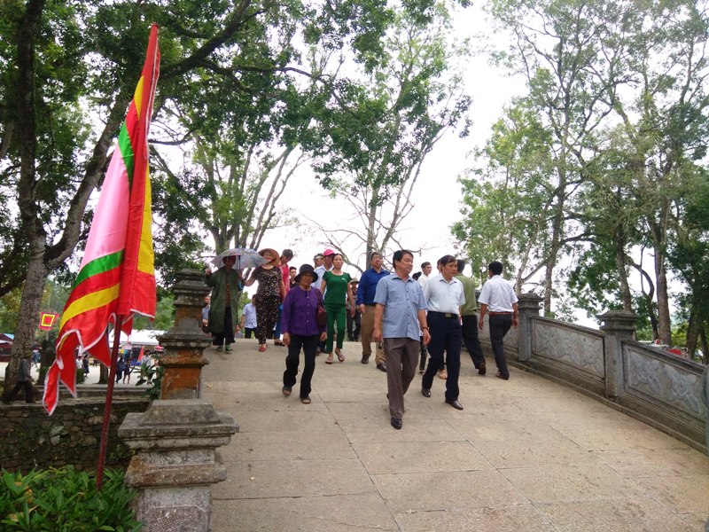Hàng vạn du khách nô nức về dự Lễ hội Lam Kinh năm 2018 - Hình 4