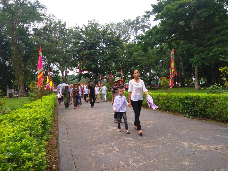 Hàng vạn du khách nô nức về dự Lễ hội Lam Kinh năm 2018 - Hình 5