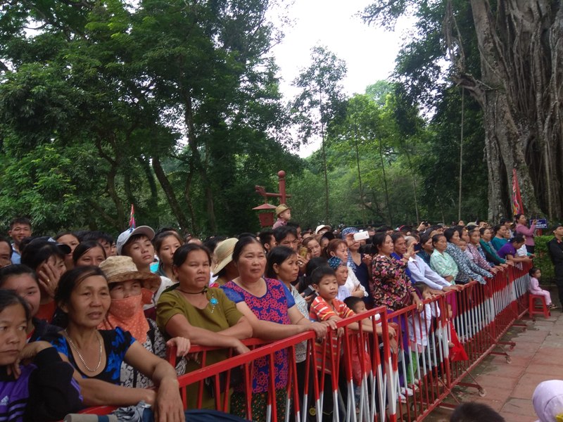 Hàng vạn du khách nô nức về dự Lễ hội Lam Kinh năm 2018 - Hình 11