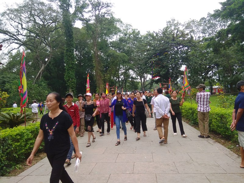Hàng vạn du khách nô nức về dự Lễ hội Lam Kinh năm 2018 - Hình 3