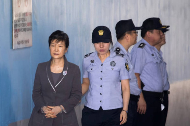 Hàn Quốc: Cựu Tổng thống Pak Geun-hye bị gia hạn tạm giam - Hình 1