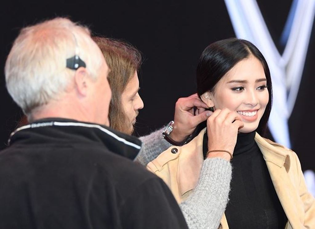 Triển lãm quốc tế Paris Motor Show 2018: Hoa hậu Trần Tiểu Vy tự tin tại buổi tổng duyệt sự kiện