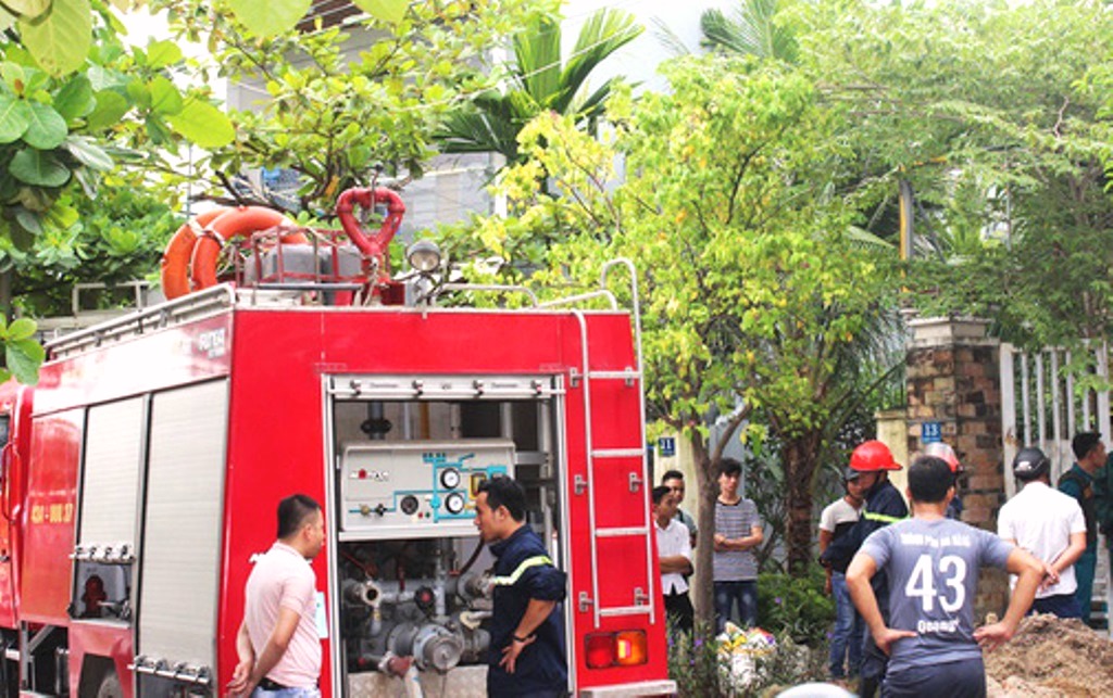 Đà Nẵng: Nhà trọ 3 tầng bốc cháy, cả khu phố hỗn loạn tháo chạy - Hình 2