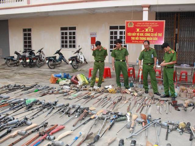 Nghệ An: Tiêu hủy hàng ngàn vũ khí, công cụ hỗ trợ