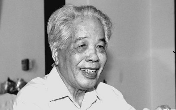 Các đoàn đến viếng nguyên Tổng Bí thư Đỗ Mười không mang vòng hoa