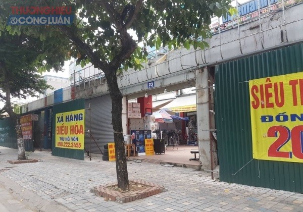 Hà Nội: Sau cưỡng chế, hàng loạt cơ sở KD trên đường Nguyễn Khánh Toàn hoạt động trở lại? - Hình 8