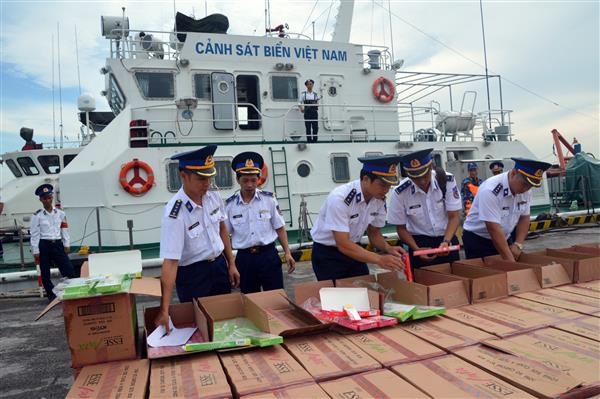 Lực lượng CS biển: Phát hiện, xử lý 38 vụ buôn bán, vận chuyển trái phép hàng cấm, hàng lậu - Hình 1