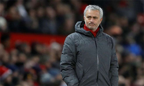 Huyền thoại Ryan Giggs khuyên M.U không nên sa thải Mourinho