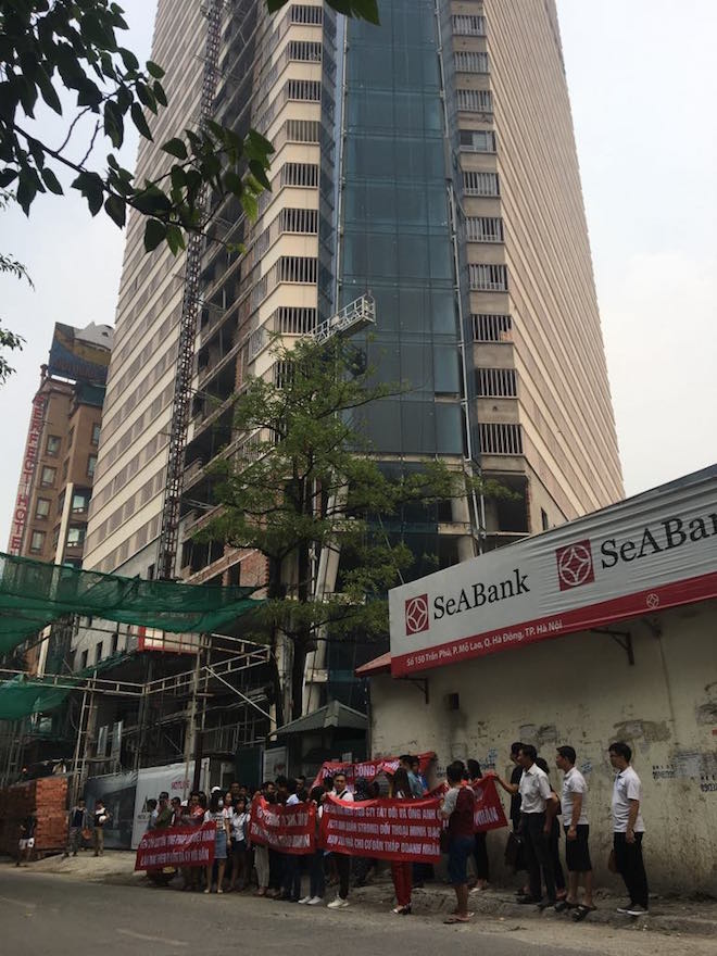 Dự án Tháp doanh nhân lại lùi thời hạn bàn giao nhà: Khách hàng bức xúc, CĐT nói gì?